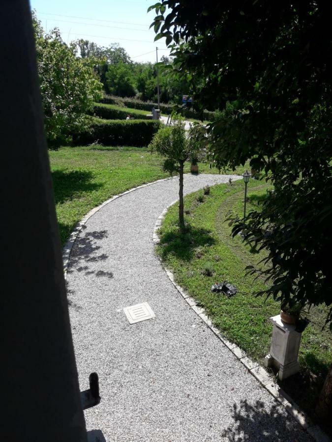 Tenuta Crescentini-Vallemura ,Appartamenti Con Entrata Indipendente ซานโดนาดิเพียเว ภายนอก รูปภาพ